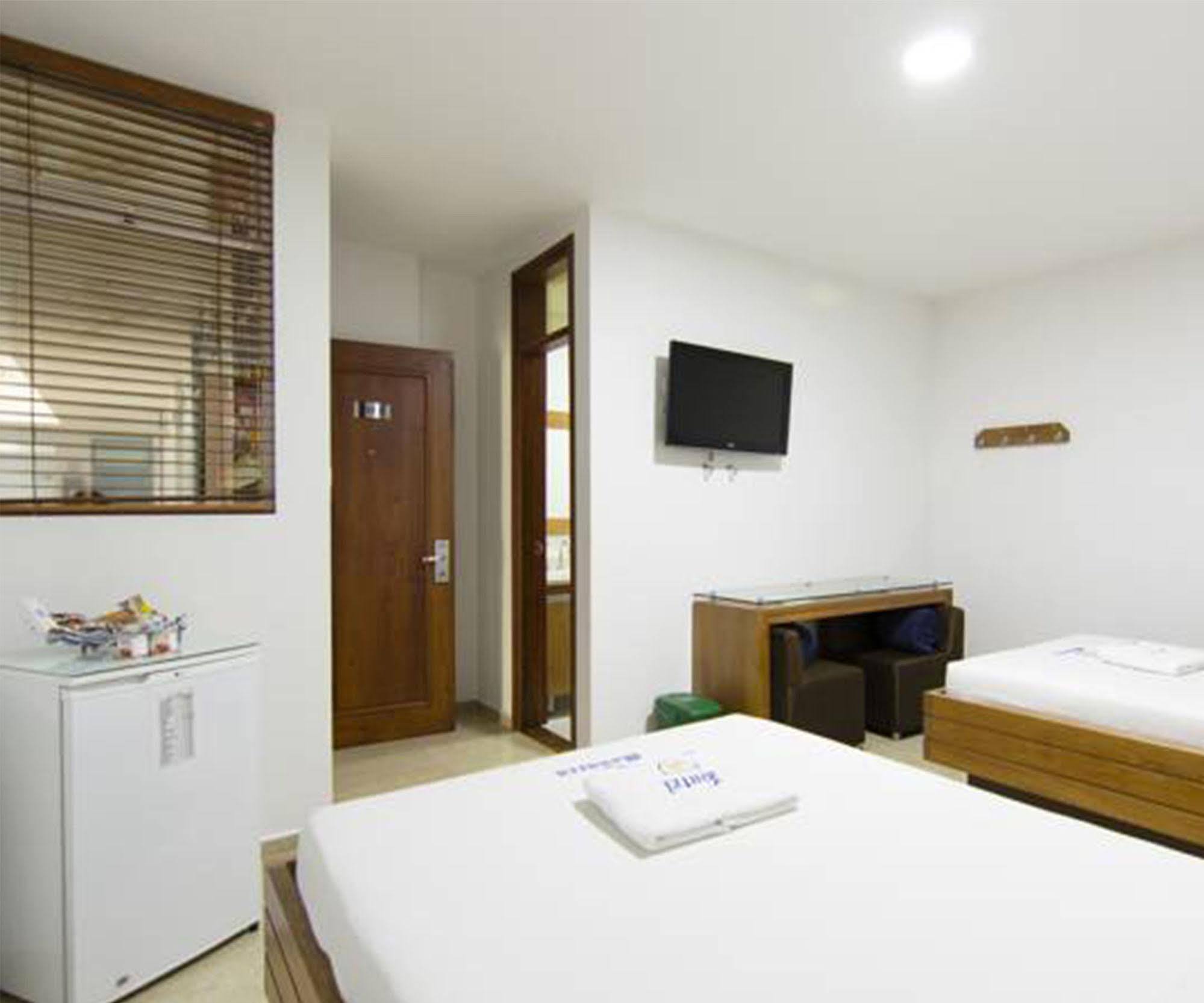 Hotel Monarca Itagui Exterior photo