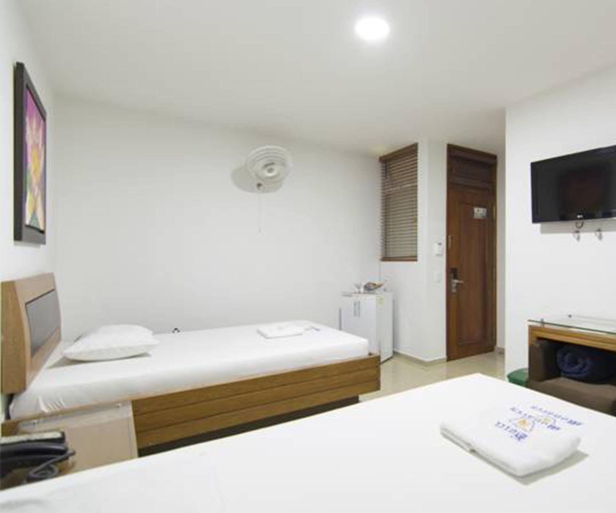 Hotel Monarca Itagui Exterior photo